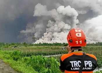 Gunung Semeru Kembali Erupsi, Awan Panas Guguran Meluncur 4,5 Kilometer ke Besuk Kobokan
