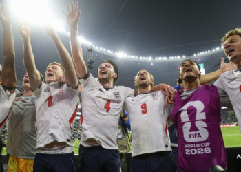 Teddy Sheringham Peringatkan Inggris Waspadai Permainan Keras Lini Belakang Argentina